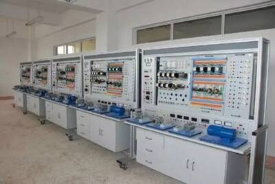 喜訊 鄂爾多斯國家公辦院校投放16名3+2統招大專計劃，涵蓋航空高鐵、幼師、護理及機電設備專業，名額有限，畢業即安置